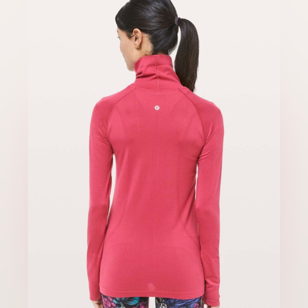 Lululemon Swiftly Speed Turtleneck
Violet Red / Violet Red Size 6